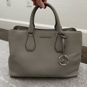 **MAKE ME AN OFFER**  Michael Kors | Handbag